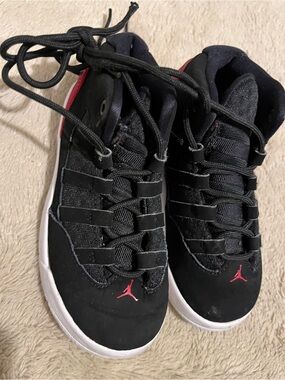 Nike Jordan Max Aura Kid's 7.5
(Little Kids) Air Jordan Shoes